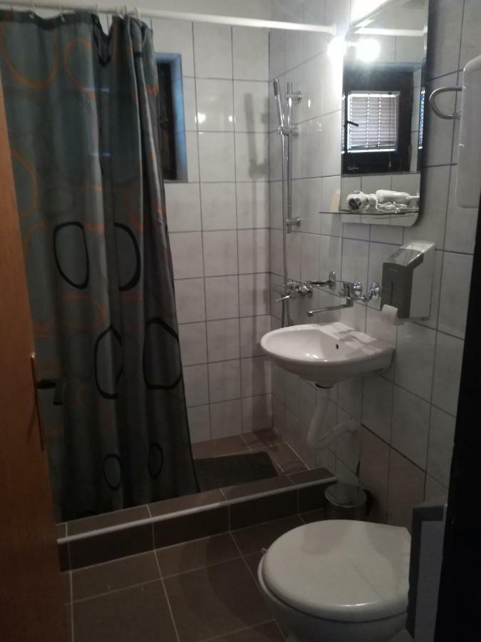 Lazarev Konak Banja Koviljača Kültér fotó